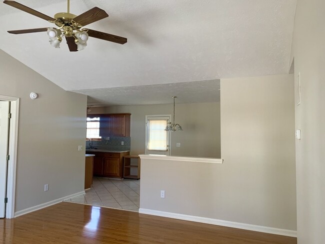 Photo - 205 Holland Ridge Dr