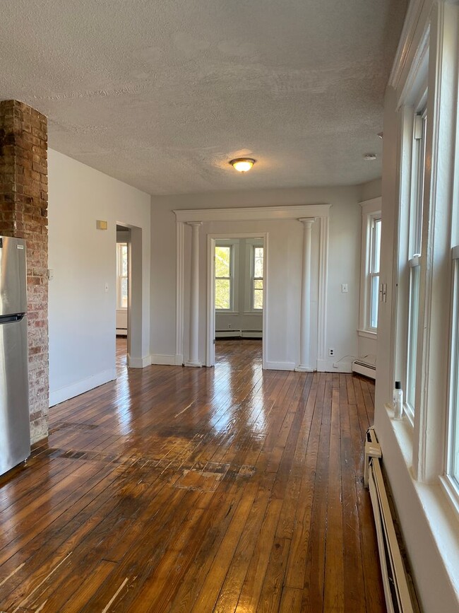 Building Photo - 76-78 Lilac St Unit 76 3rd Floor Rental