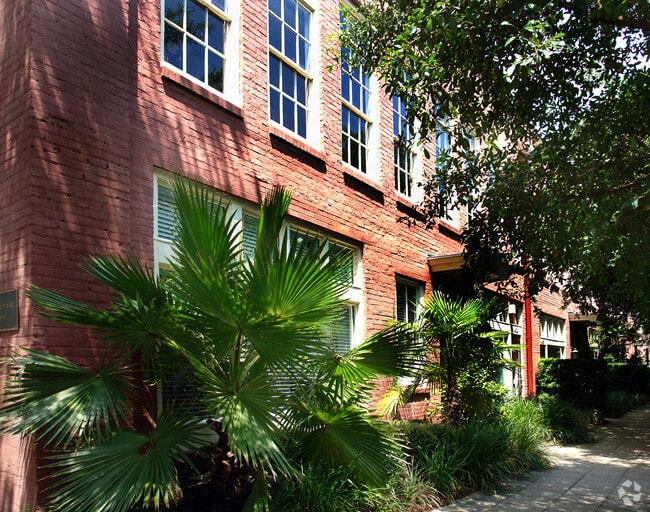 Photo - Oglethorpe Row