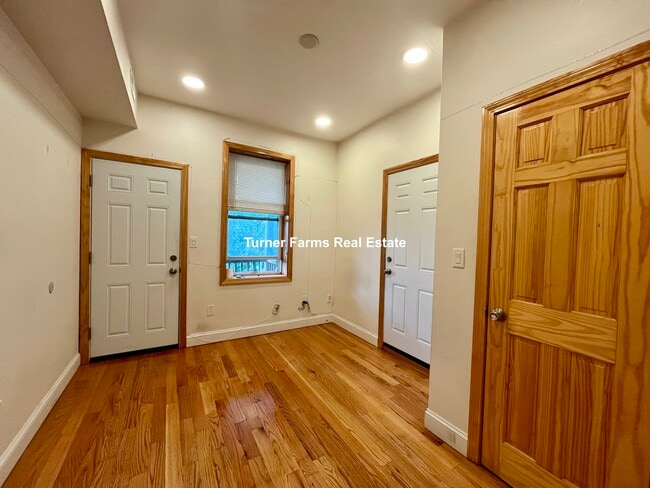 Building Photo - 20 Winthrop St Unit 3 Rental