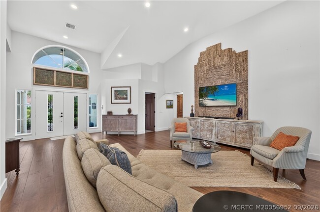 2001 NW Laurel Oak Ln