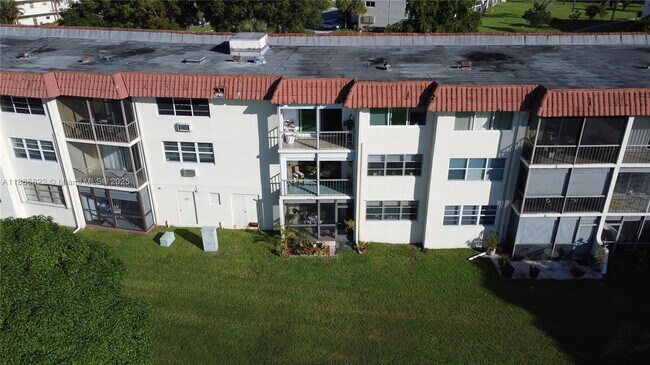Photo - 9820 S Hollybrook Lake Dr Unidad 106