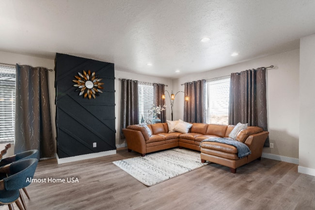 Photo - 572 Lewski Ln