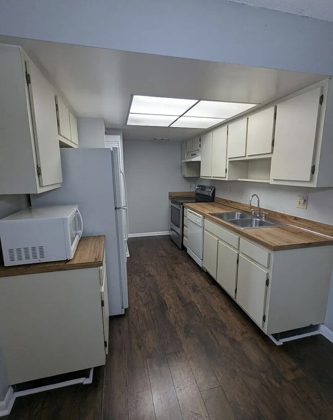 Photo - Centrally located, yet secluded 2 bedroom condo in the heart of Orlando for Rent