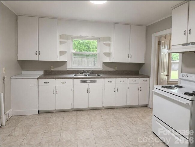 Photo - 800 Mt Holly-Huntersville Rd