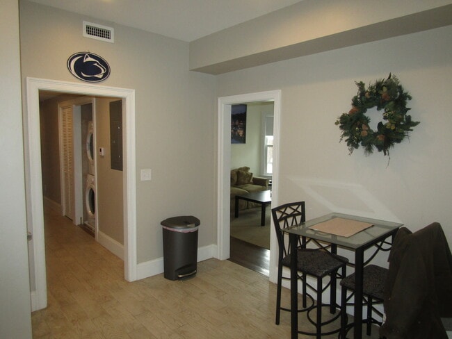 Building Photo - 574 Washington St Unit 3
