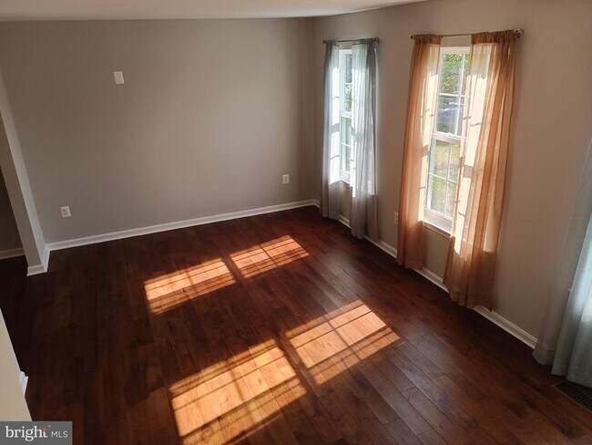 Photo - 345 Silver Ridge Dr
