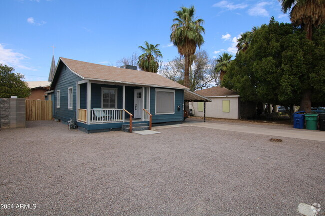 Building Photo - 612 W 1st St Rental