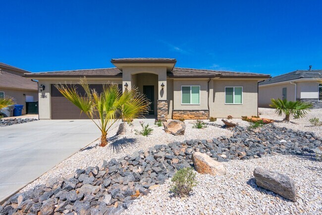 Building Photo - Beautiful Little Valley - 4 Bed 2 Bath home