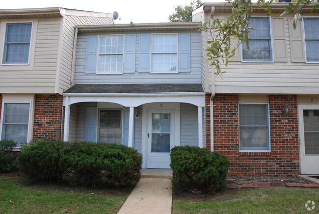 Building Photo - Well maintained Two Bedroom for Rent-Colis... Rental