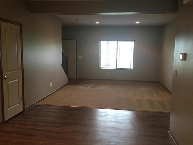 Photo - 630 W C St