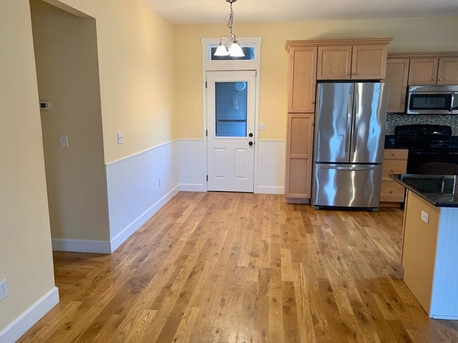 Photo - Spacious 3 bedroom Costal Home with Vaulte...