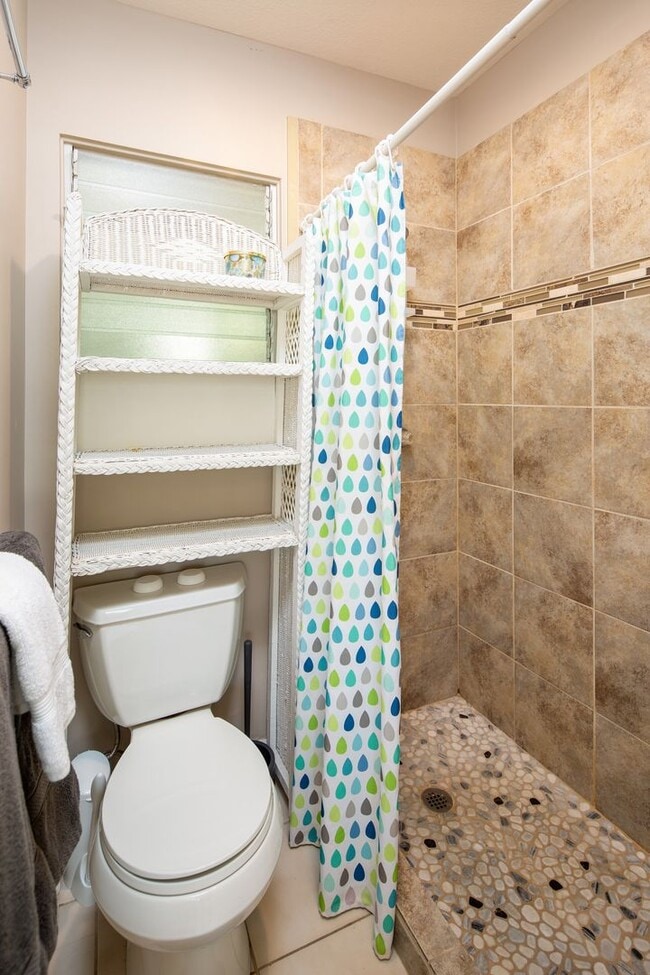 Building Photo - Fully furnished beach-side studio includes... Rental