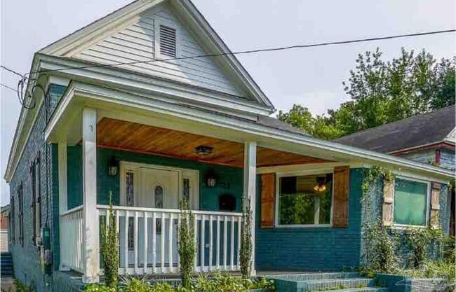 Building Photo - 23 E Brainerd St Rental