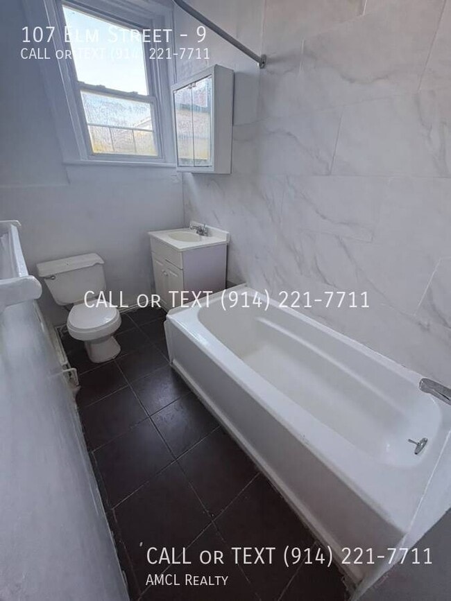 Building Photo - 107 Elm St Unit 9
