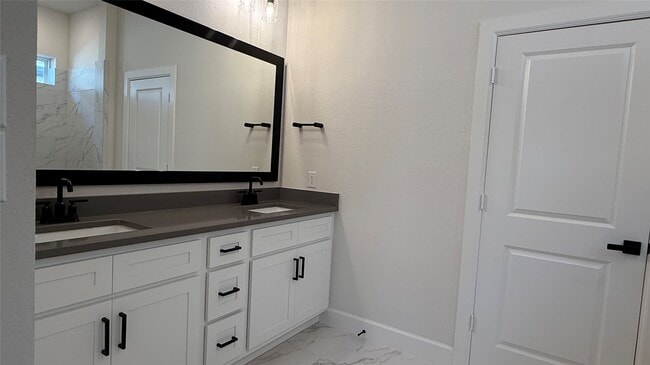 Photo - 215 Amaranth Wy