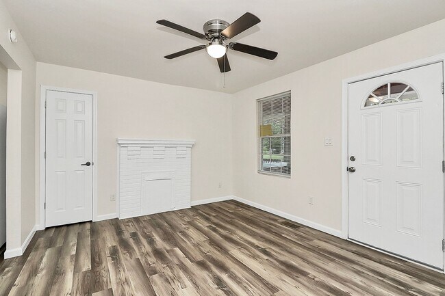 Photo - Rent Special on Affordable Duplex in Ender...