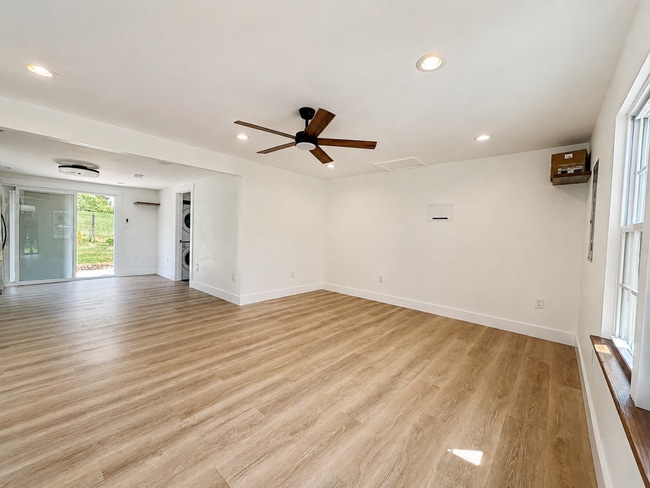 Photo - 680 Fralin Alley NE
