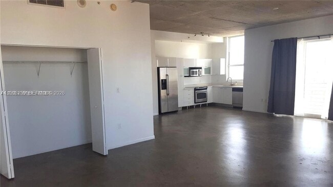 Photo - 133 NE 2nd Ave Unidad 2013