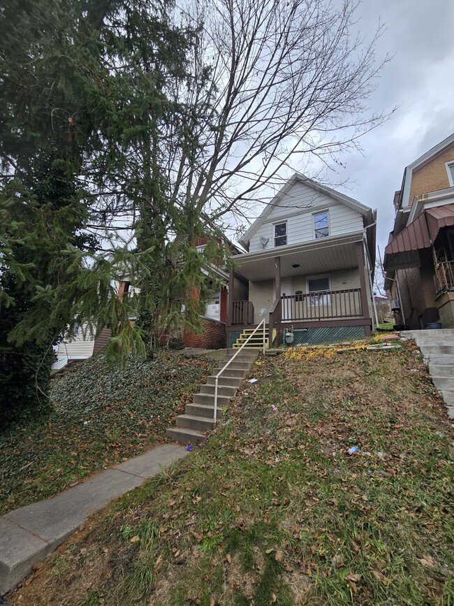 Photo - 111 Redlyn St