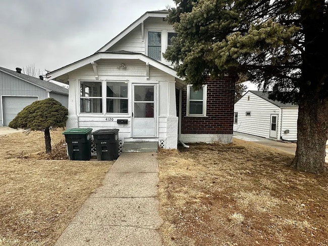 Building Photo - Spacious 3 Bed Home with Finished Basement & Hardwood Floors