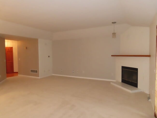 Photo - Beautiful home in Ferry St Bridge Area. 3 bedroom / 2 bath! Apply Now!