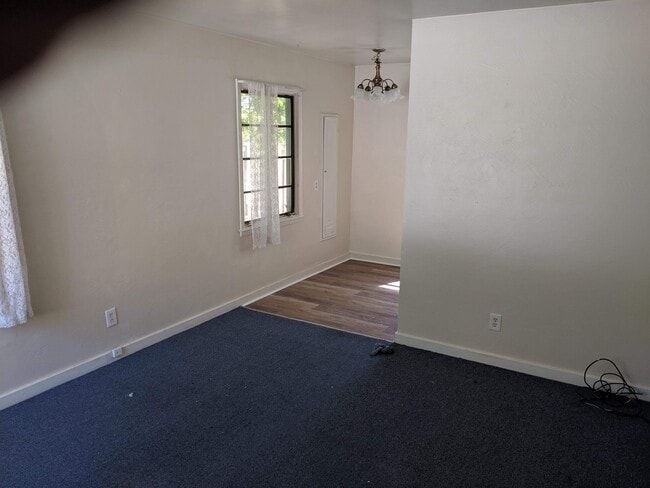 Photo - 405 N Division St