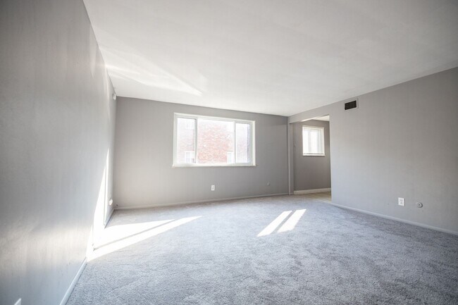 Photo - Broadway Manor Apartments