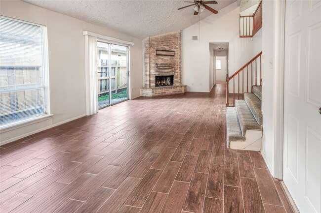 Photo - 10025 Rosbrook Dr