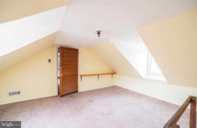 Photo - 624 Stirling St