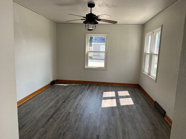 Photo - 3 Bedroom Home for rent in Urbandale, IA Unidad 7003 Madison Ave