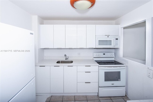 Photo - 16950 W Dixie Hwy Unit B320