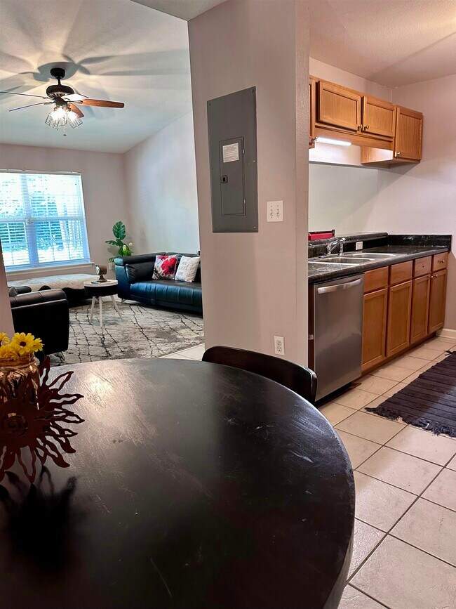 Photo - 2740 W Tharpe St Unit 203