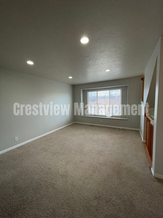 Photo - Charming 3-Bedroom Townhome with Garage in Sandy