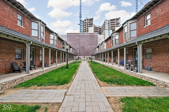 Photo - 1446 N Illinois St