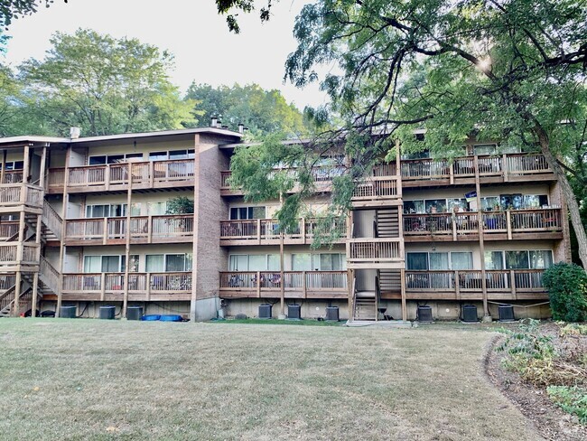 Building Photo - 5880 Forest View Rd Unit B Rental