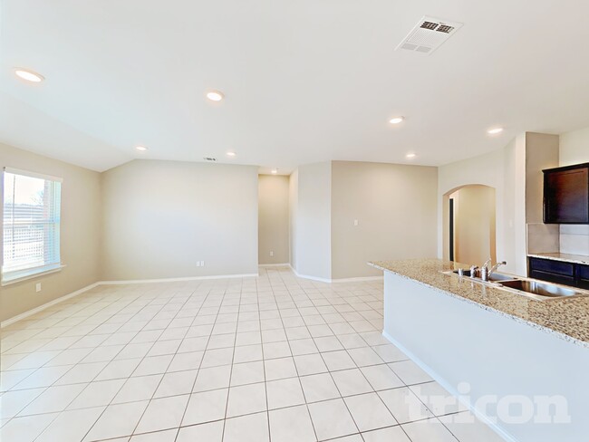 Photo - 916 Roland Dr