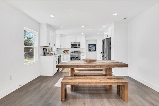 Photo - 143 Donald St
