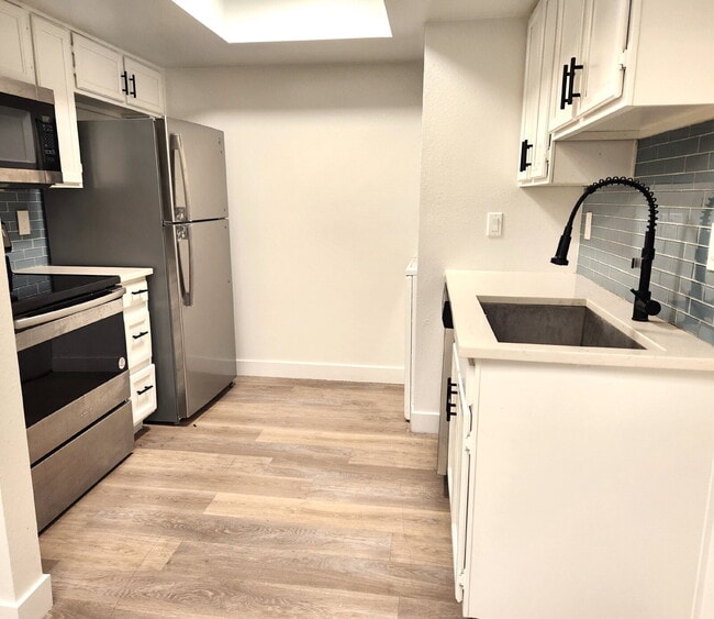 Photo - 2BR/2BA Condo with Community Pool & Spa in... Unidad 105