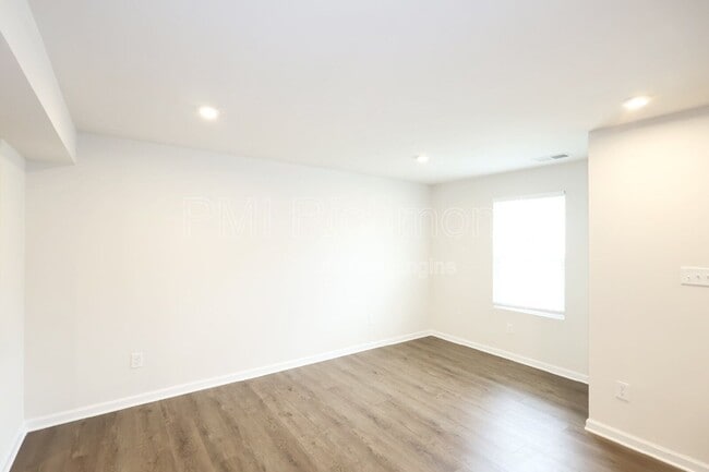 Photo - 1240 Canterbury Rdg Rd
