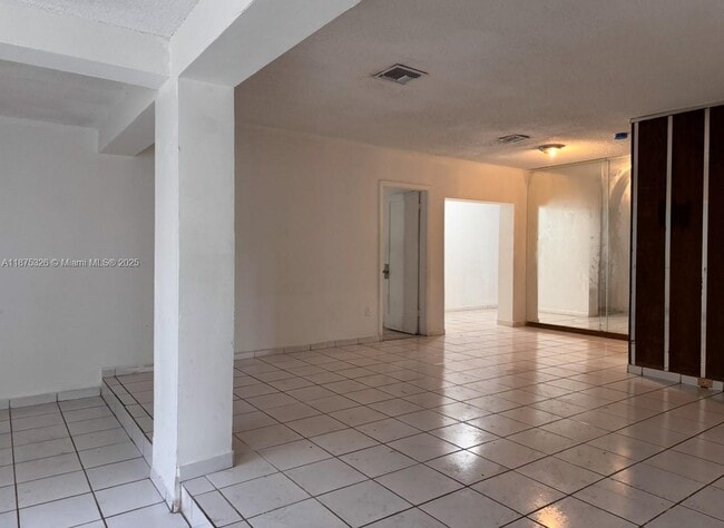 Building Photo - 1565 NE 141st St Rental