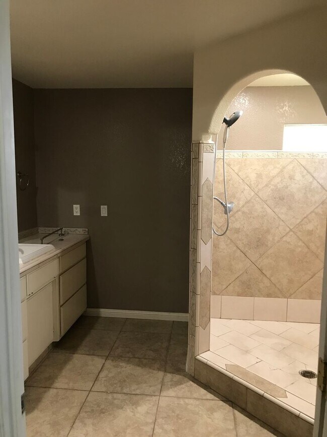 2110 Merced St House House Rental in Dos Palos, CA