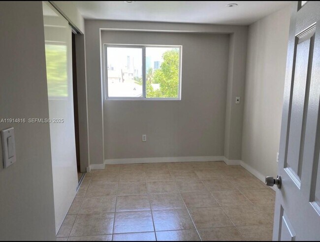 Photo - 821 SW 2nd St Unit 1