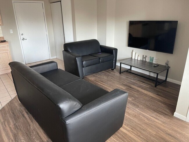 Photo - 304 E Daniel