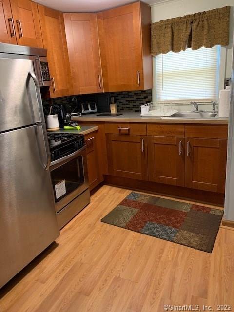 172 College Pl