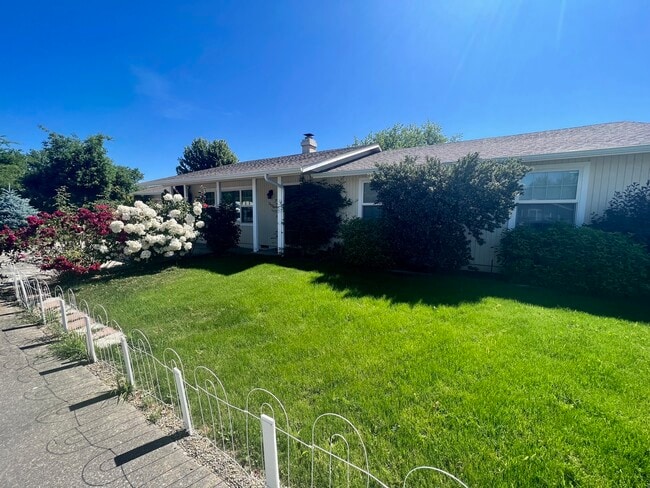 Photo - 2570 Aztec Ave