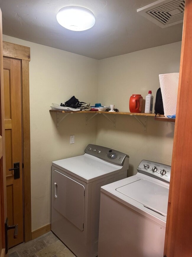 Photo - Luxury Fully Furnished 4BD/4BA Mountain Retreat with Hot Tub & Garage – Woodwinds #34, Mammoth Lakes