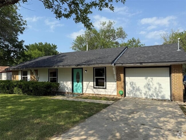 Building Photo - 1204 Aransas St Rental