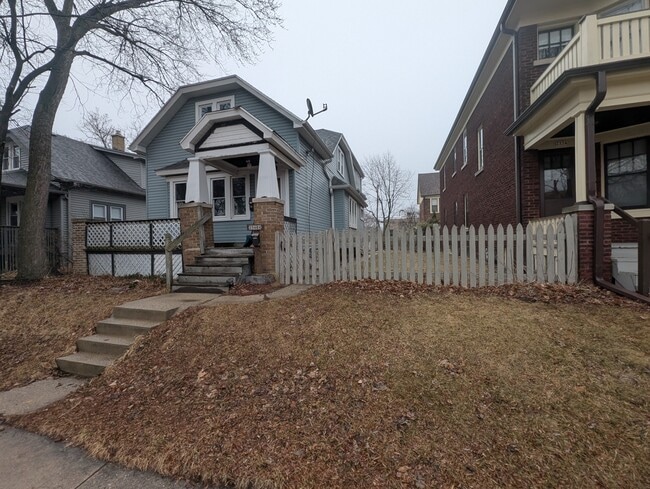 Photo - 2340 N Bremen St