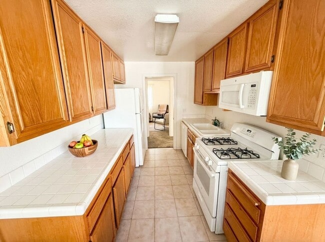 Photo - AVAILABLE JUNE!~ BEAUTIFUL & SPACIOUS 3BD/2BA TOWNHOUSE IN CROWN POINT - $4,895/MO! Unit 4068 Promontory Street